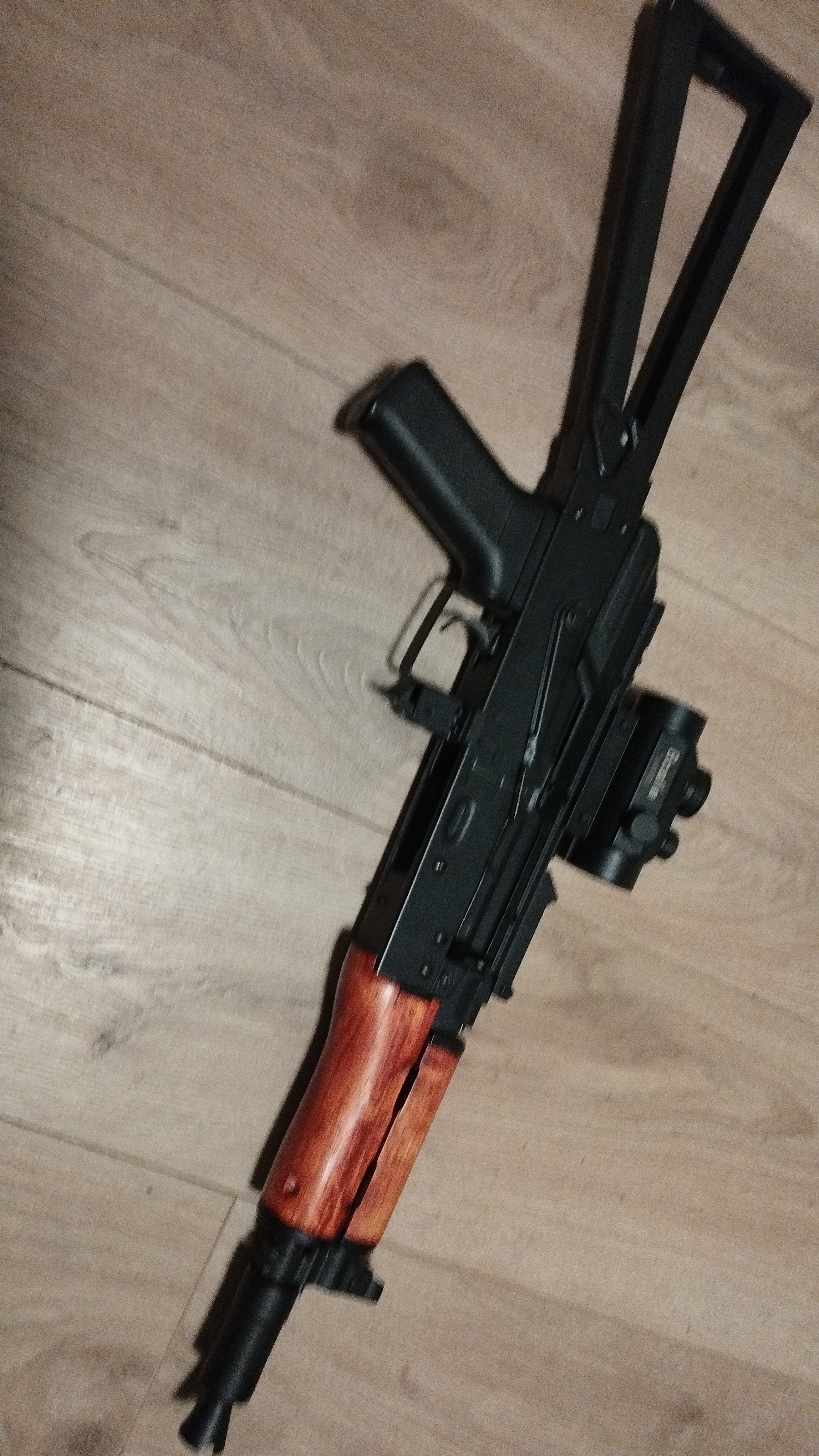 Eladó acél testú aks-74u